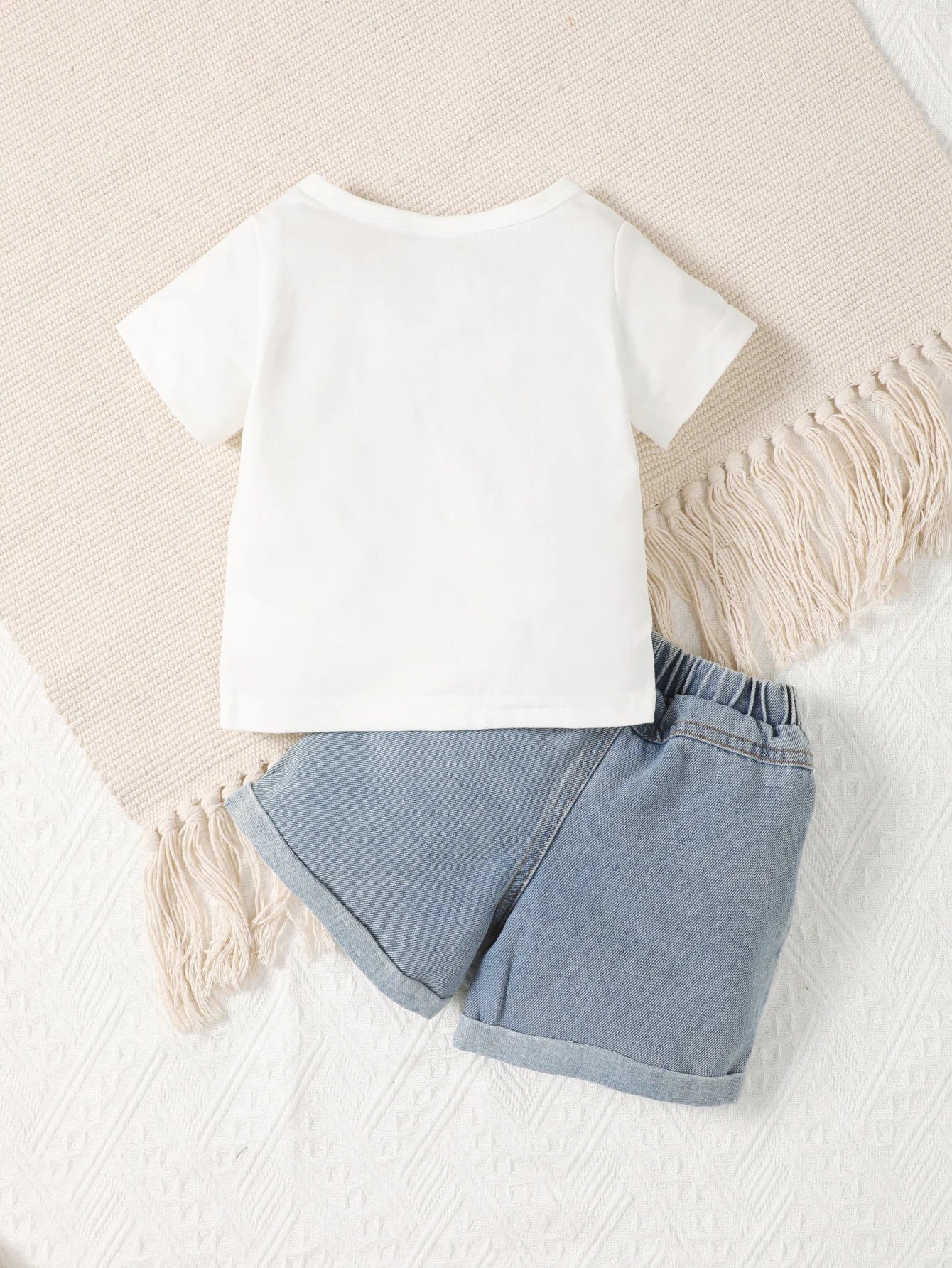 Two piece set of cute letter small bear printed khaki short sleeved round neck T-shirt and blue denim shorts for baby boys
