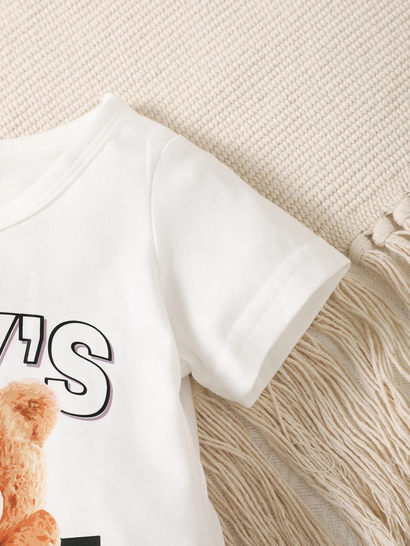 Two piece set of cute letter small bear printed khaki short sleeved round neck T-shirt and blue denim shorts for baby boys